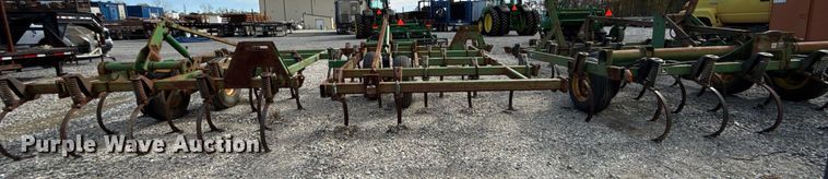 image for item DJ0848 John Deere 980 field cultivator
