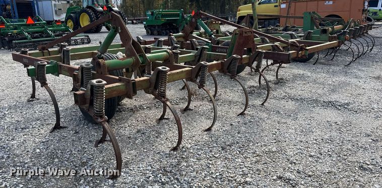 image for item DJ0848 John Deere 980 field cultivator