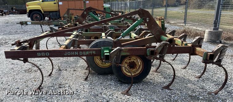 image for item DJ0848 John Deere 980 field cultivator
