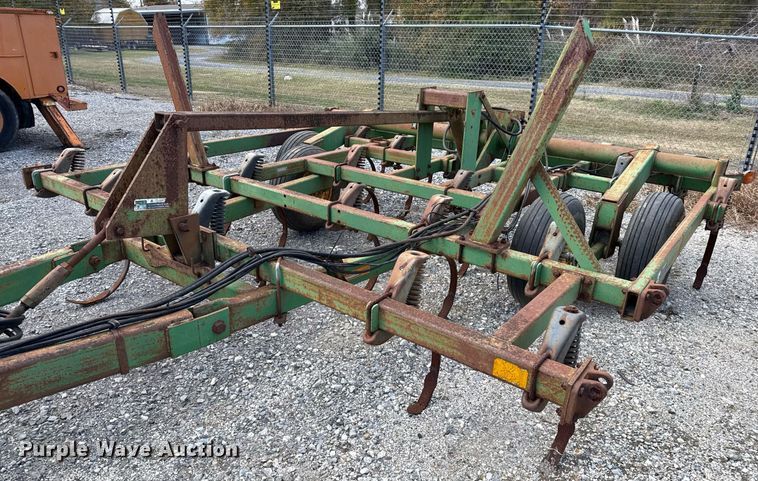 image for item DJ0848 John Deere 980 field cultivator