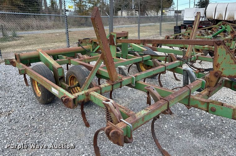 image for item DJ0848 John Deere 980 field cultivator