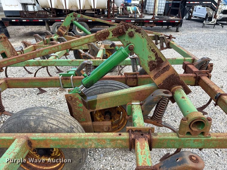 image for item DJ0848 John Deere 980 field cultivator