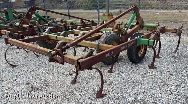 image for item DJ0848 John Deere 980 field cultivator