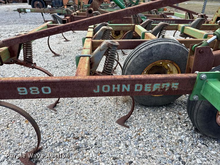 image for item DJ0848 John Deere 980 field cultivator