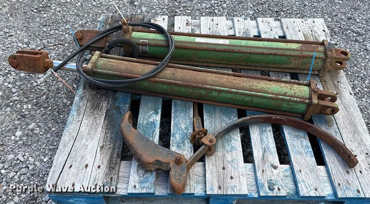 image for item DJ0848 John Deere 980 field cultivator