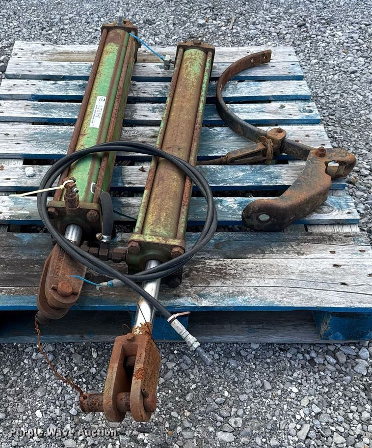 image for item DJ0848 John Deere 980 field cultivator