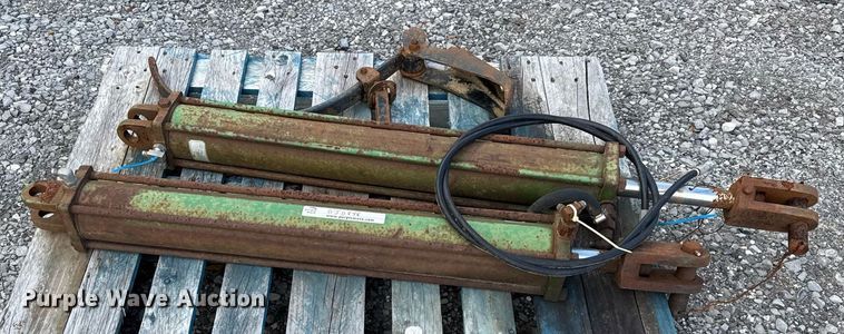 image for item DJ0848 John Deere 980 field cultivator