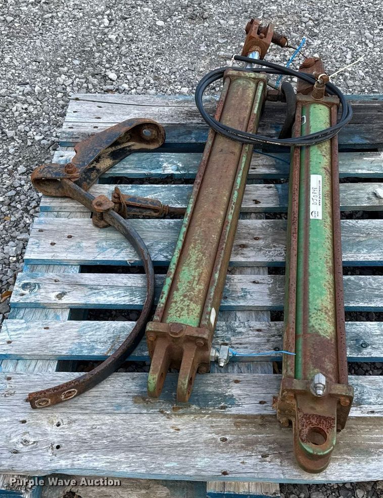 image for item DJ0848 John Deere 980 field cultivator