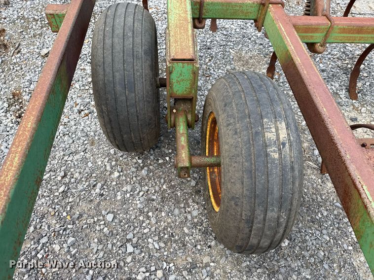 image for item DJ0848 John Deere 980 field cultivator