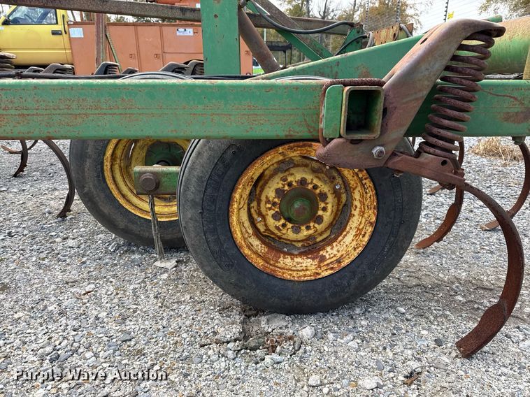 image for item DJ0848 John Deere 980 field cultivator