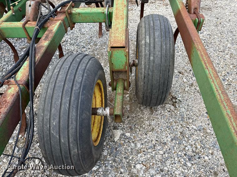 image for item DJ0848 John Deere 980 field cultivator