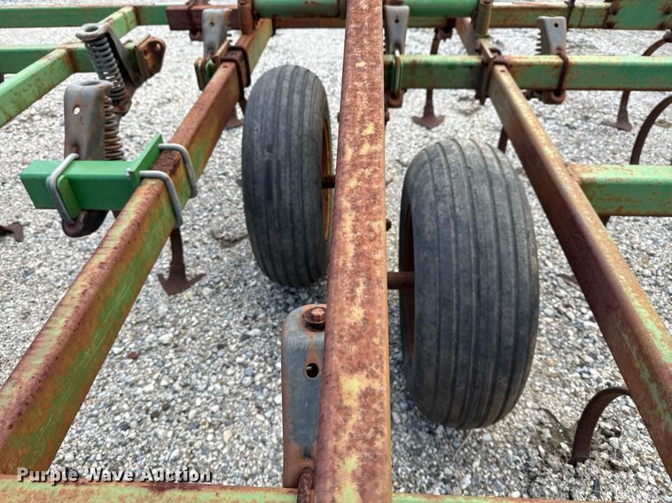 image for item DJ0848 John Deere 980 field cultivator