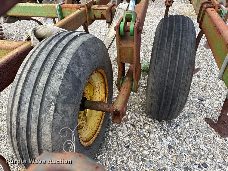 image for item DJ0848 John Deere 980 field cultivator