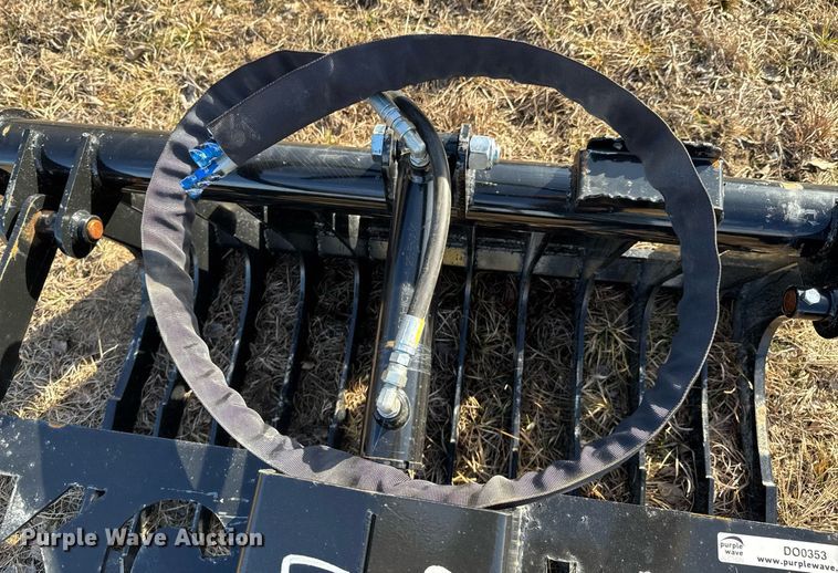 image for item DO0353 KC skid steer grapple bucket