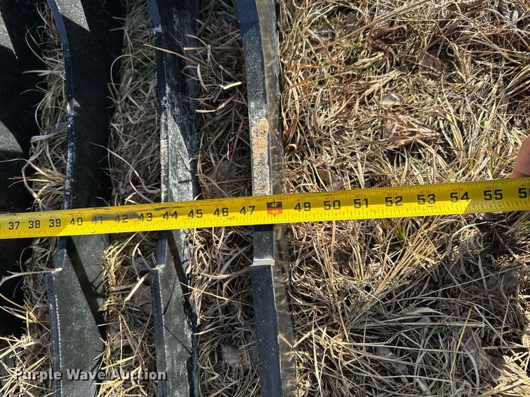 image for item DO0353 KC skid steer grapple bucket