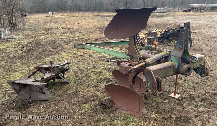 image for item DO0368 Six bottom two-way plow