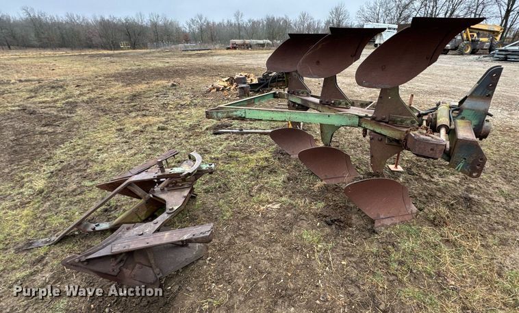 image for item DO0368 Six bottom two-way plow