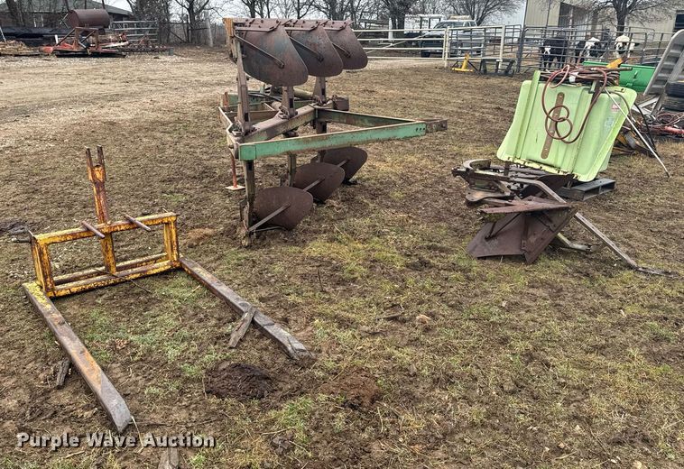 image for item DO0368 Six bottom two-way plow