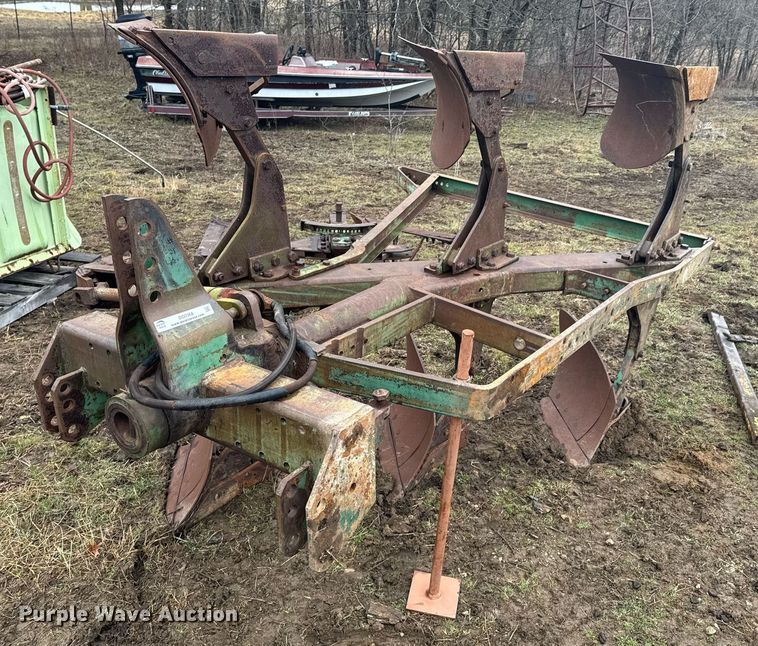 image for item DO0368 Six bottom two-way plow