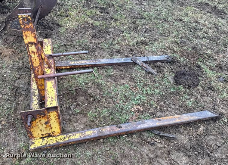 image for item DO0368 Six bottom two-way plow