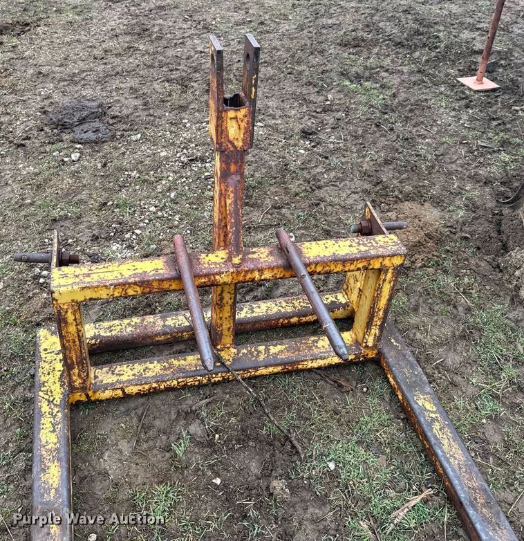 image for item DO0368 Six bottom two-way plow