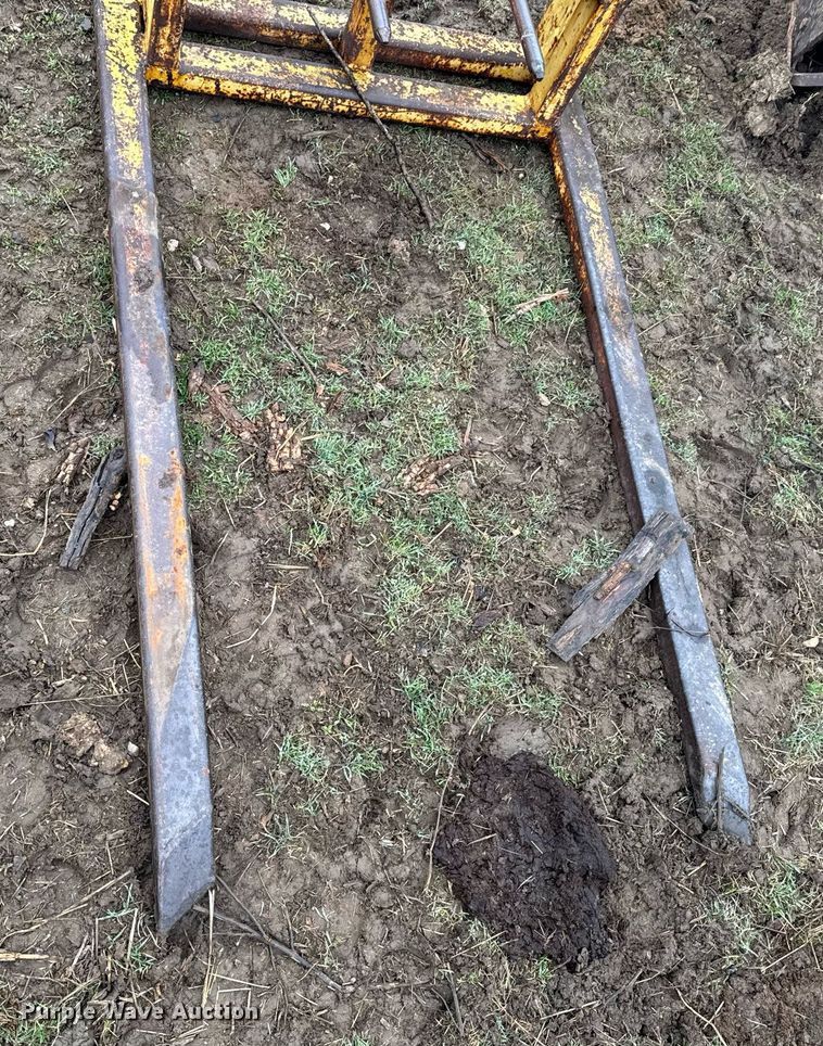 image for item DO0368 Six bottom two-way plow