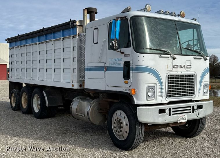 image for item DO0538 1970 GMC grain truck