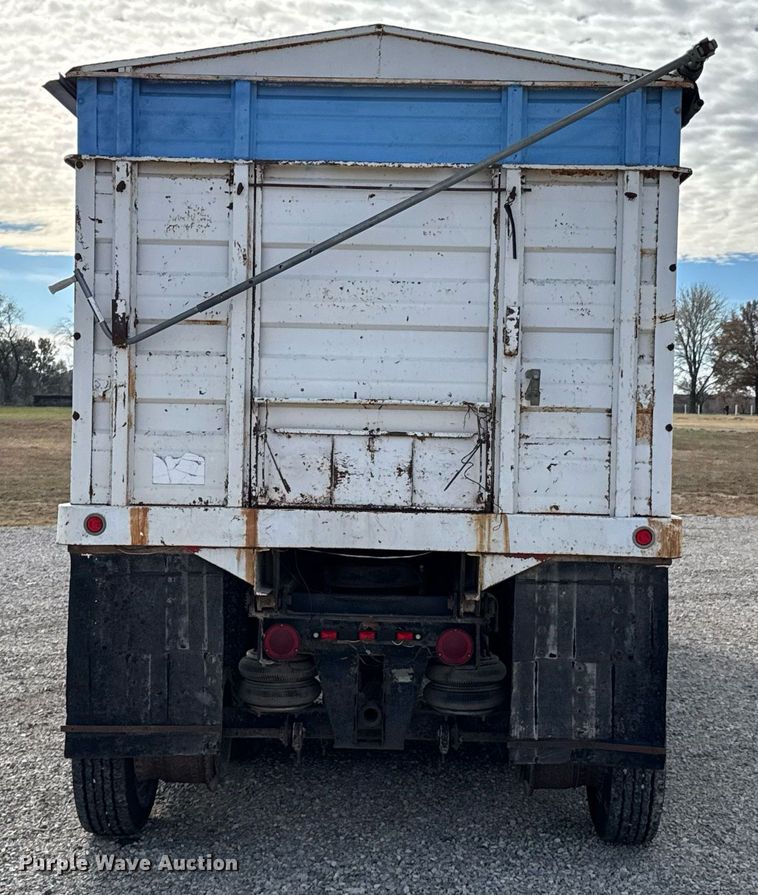 image for item DO0538 1970 GMC grain truck