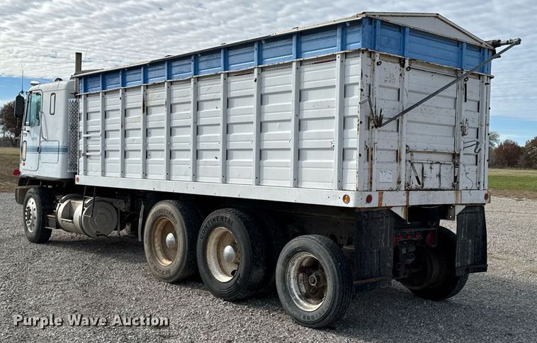 image for item DO0538 1970 GMC grain truck