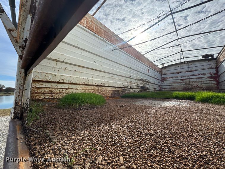 image for item DO0538 1970 GMC grain truck