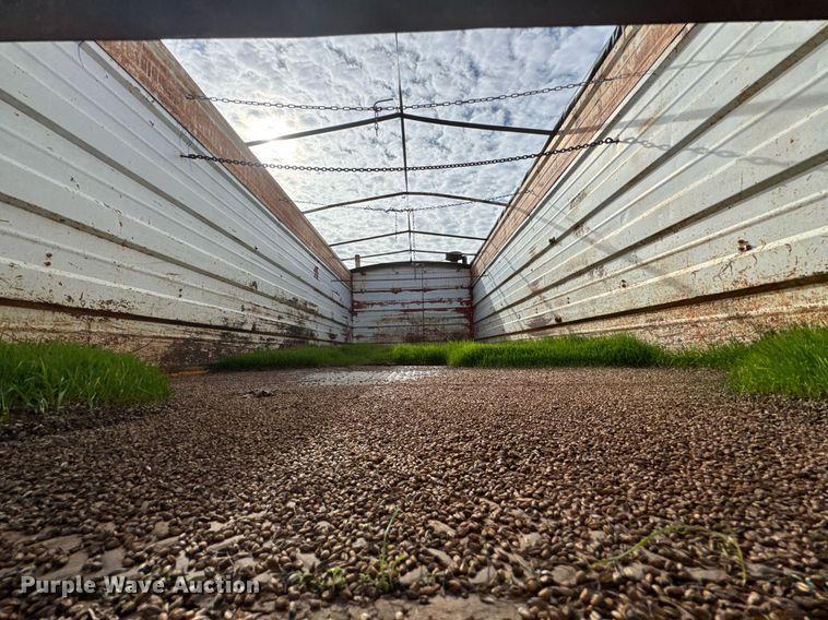 image for item DO0538 1970 GMC grain truck