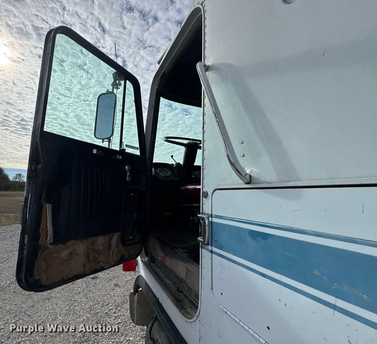 image for item DO0538 1970 GMC grain truck