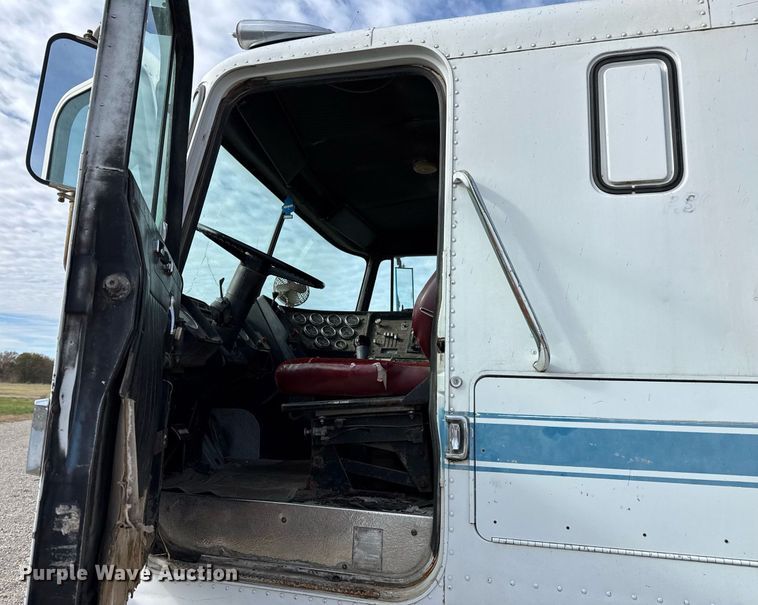 image for item DO0538 1970 GMC grain truck