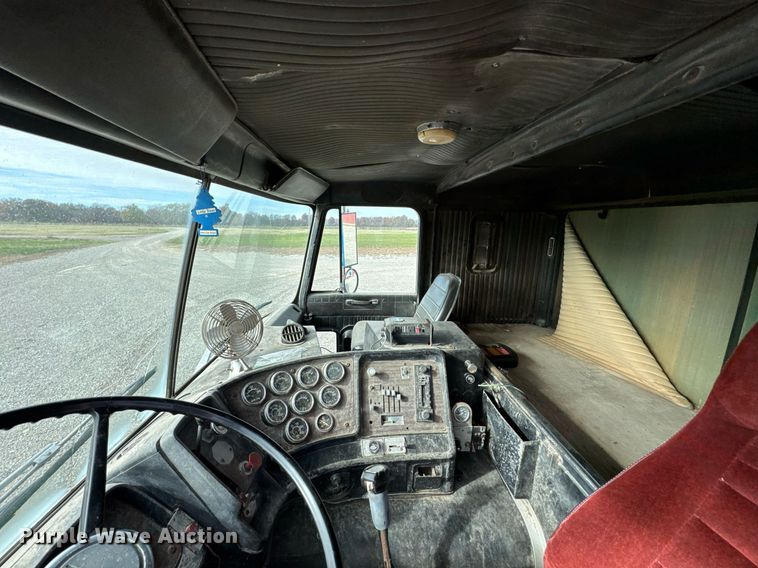 image for item DO0538 1970 GMC grain truck