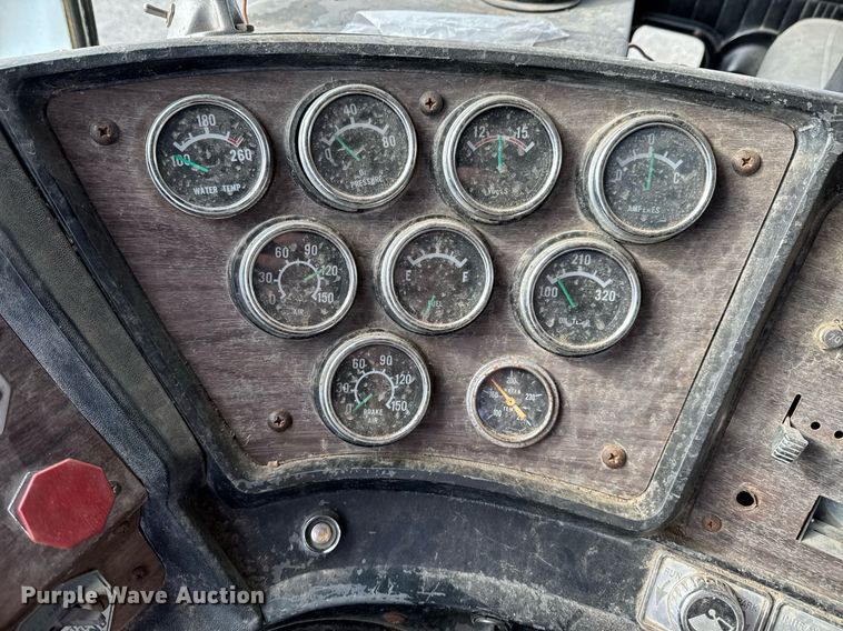 image for item DO0538 1970 GMC grain truck