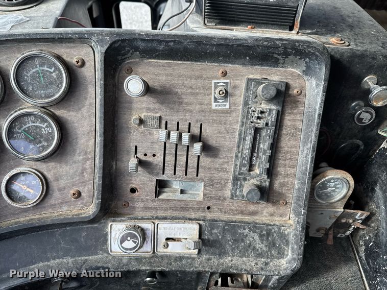 image for item DO0538 1970 GMC grain truck