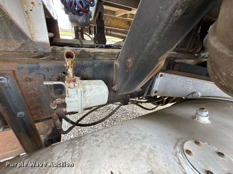 image for item DO0538 1970 GMC grain truck