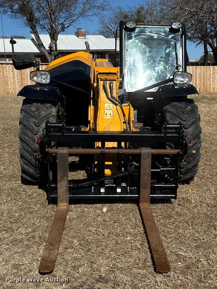 image for item DO2666 2014 JCB 527-58 AG telehandler