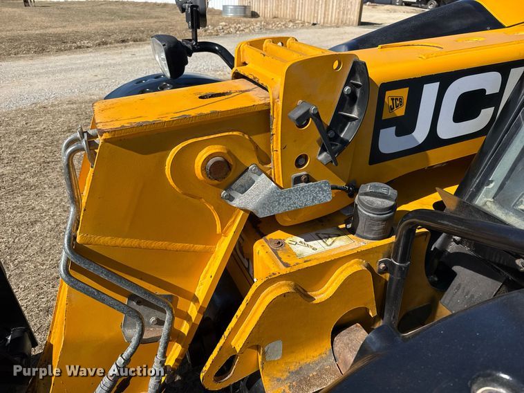 image for item DO2666 2014 JCB 527-58 AG telehandler