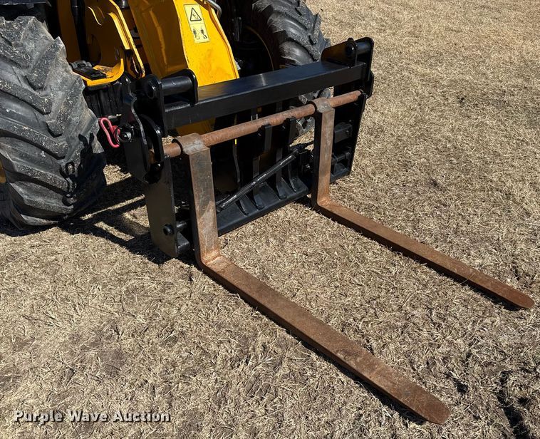 image for item DO2666 2014 JCB 527-58 AG telehandler