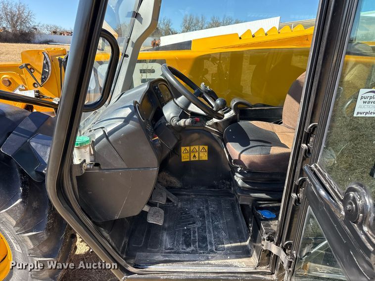 image for item DO2666 2014 JCB 527-58 AG telehandler