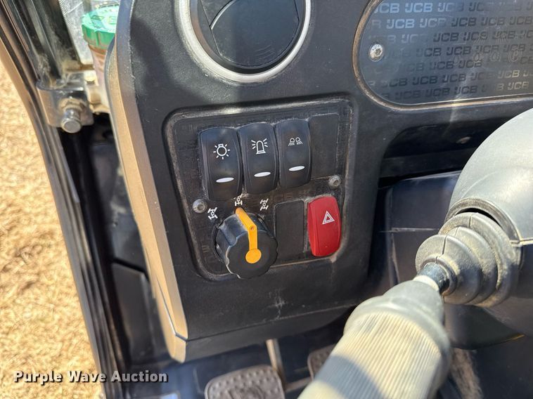 image for item DO2666 2014 JCB 527-58 AG telehandler