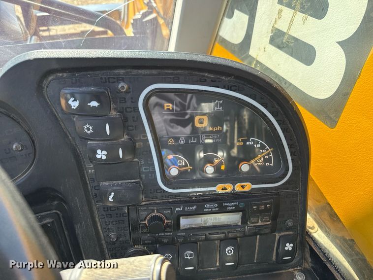 image for item DO2666 2014 JCB 527-58 AG telehandler