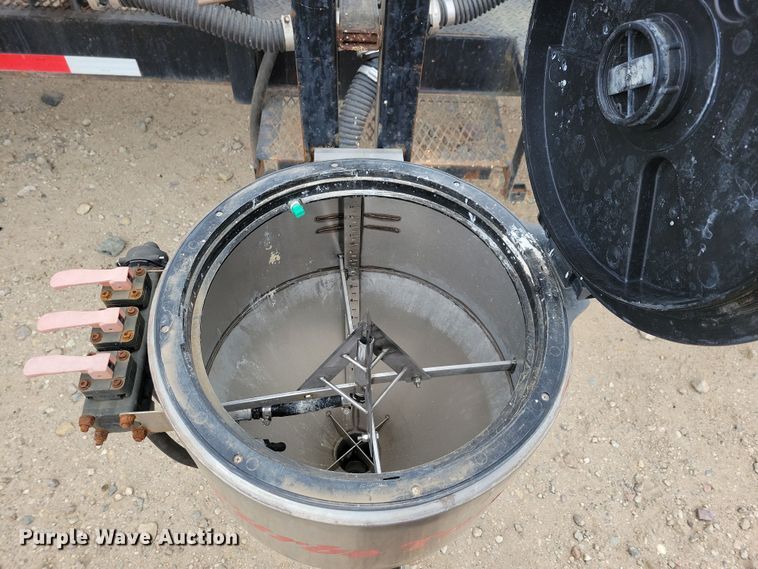 image for item DP5687 2014 JD Skiles Co. chemical mixing trailer