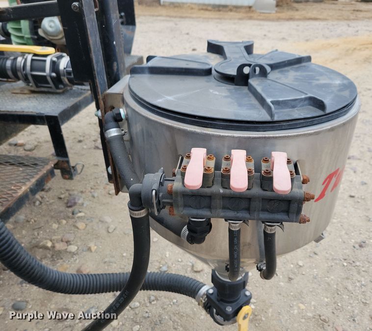 image for item DP5687 2014 JD Skiles Co. chemical mixing trailer