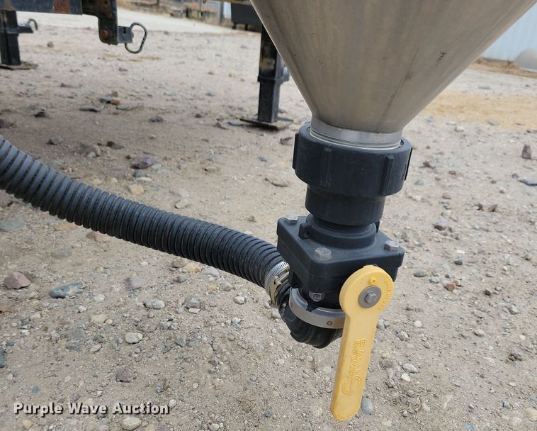 image for item DP5687 2014 JD Skiles Co. chemical mixing trailer