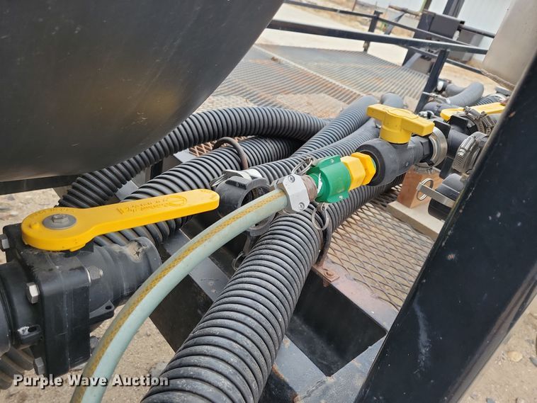 image for item DP5687 2014 JD Skiles Co. chemical mixing trailer