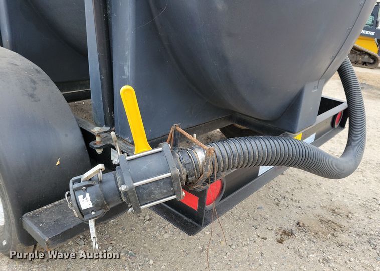 image for item DP5687 2014 JD Skiles Co. chemical mixing trailer