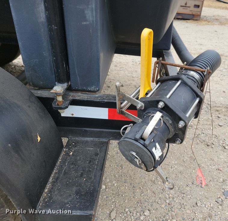 image for item DP5687 2014 JD Skiles Co. chemical mixing trailer