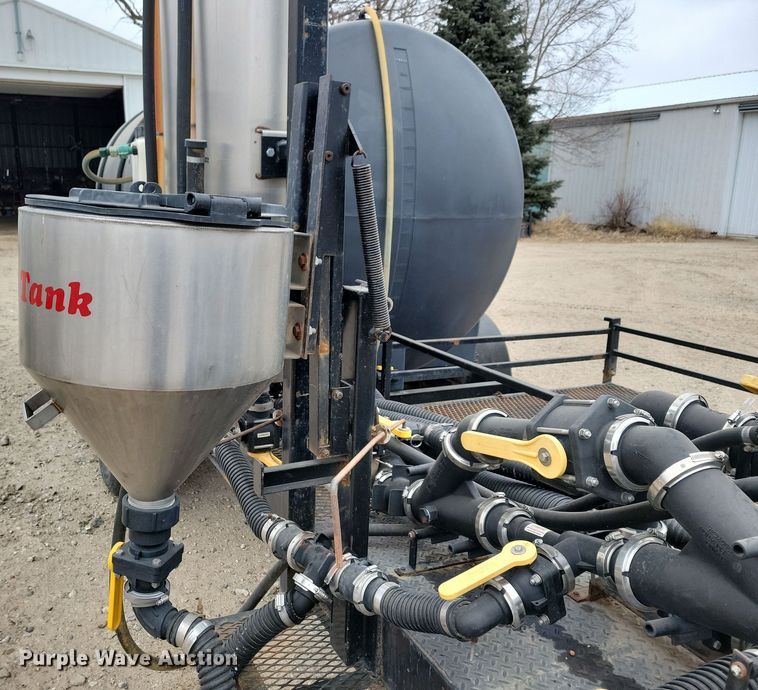 image for item DP5687 2014 JD Skiles Co. chemical mixing trailer